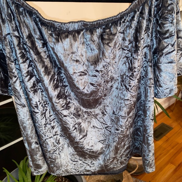 Knox Rose Short Sleeve
Velvet Top sz S - Picture 5 of 6